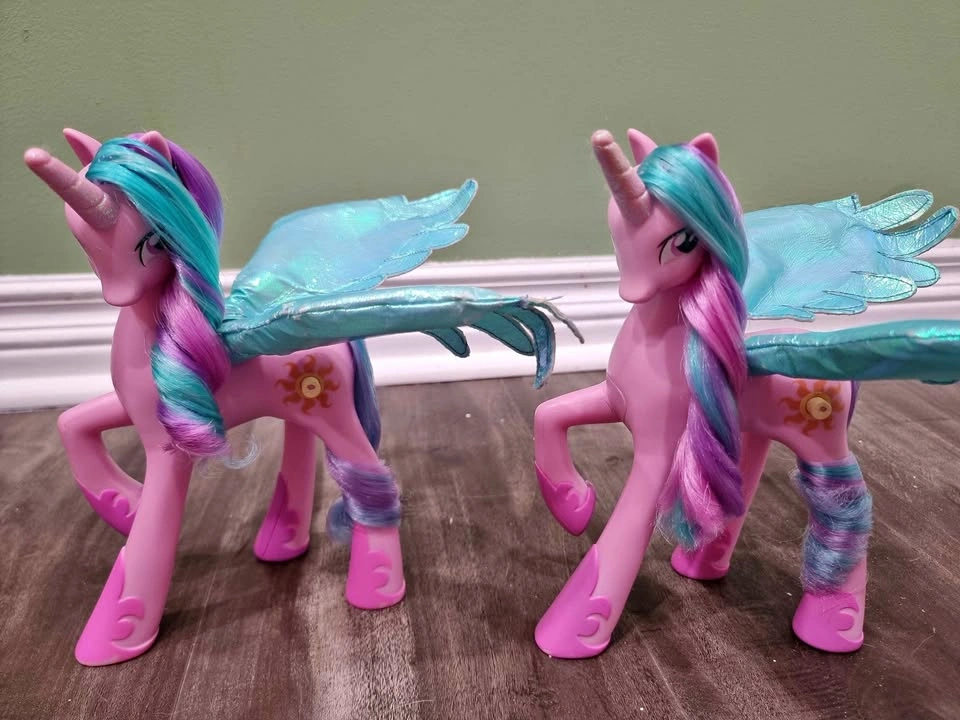 My Little Pony Princess Celestias - Talks and Light Up Wings