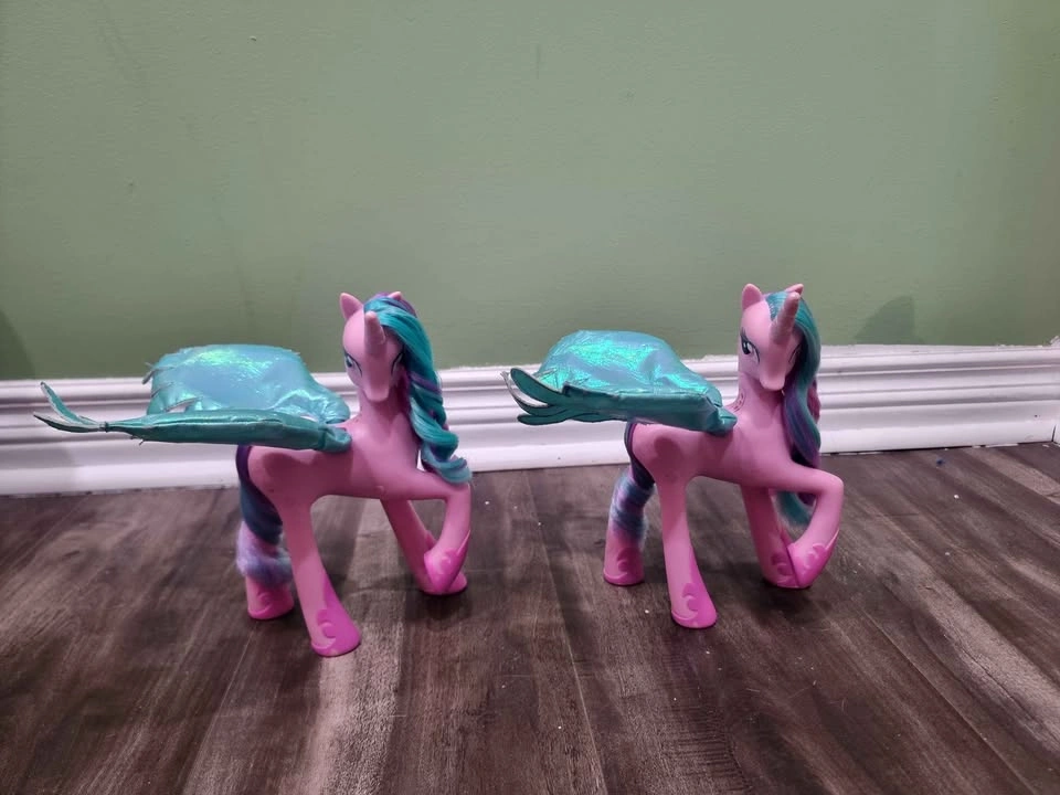 My Little Pony Princess Celestias - Talks and Light Up Wings - photo 2