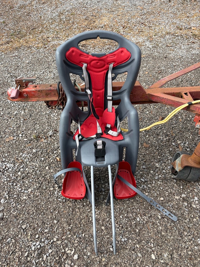 Rear child bicycle carrier