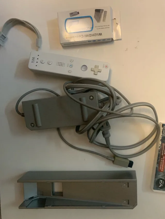 Wii with games /a hdmi adapter image indicator(4)