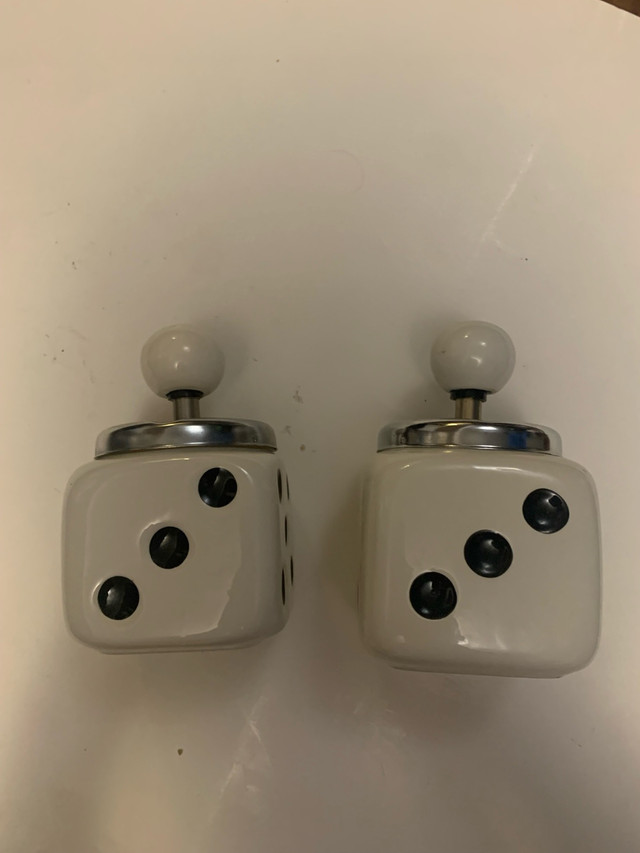 Dice ashtrays