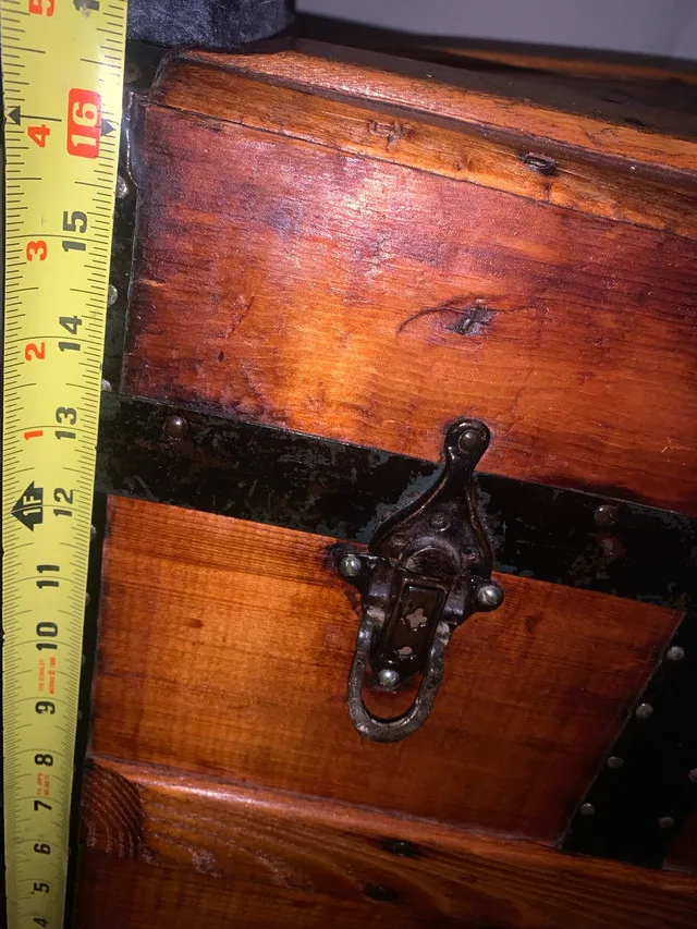 Antique chest image indicator(4)