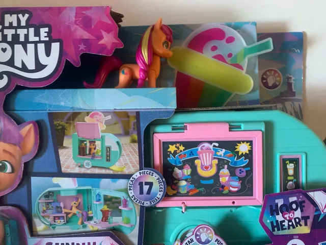 My Little Pony Sunny Starscout Smoothie Truck image indicator(2)