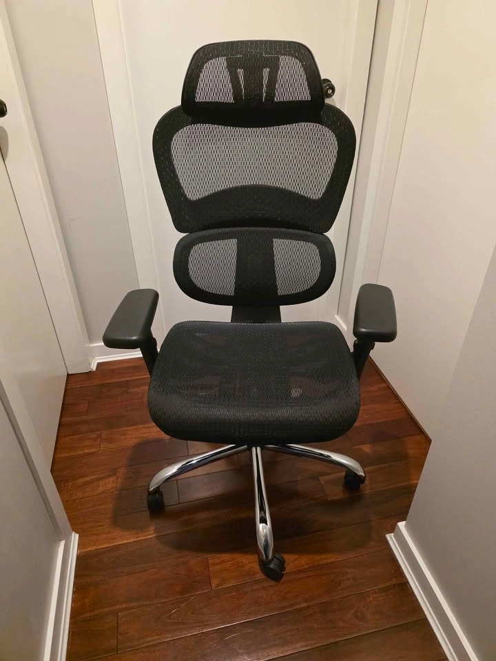 High quality excellent condition swivel black office chair - photo 2