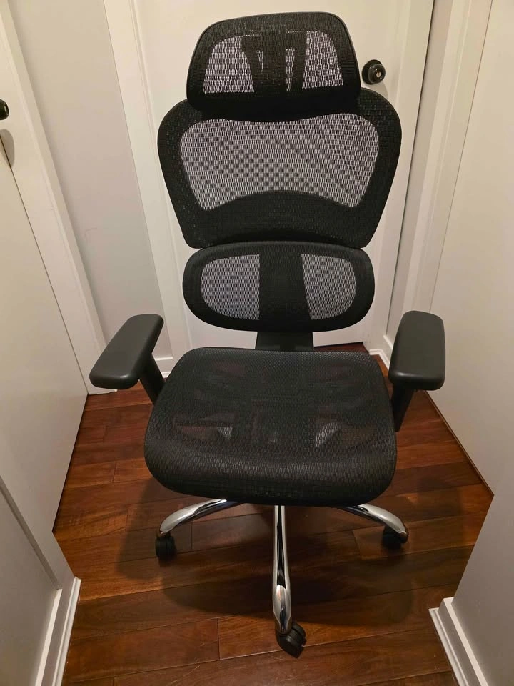 High quality excellent condition swivel black office chair - photo 3