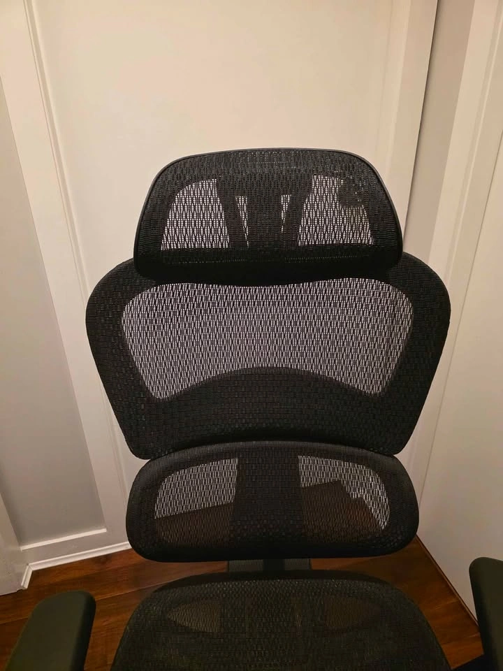 High quality excellent condition swivel black office chair - photo 4