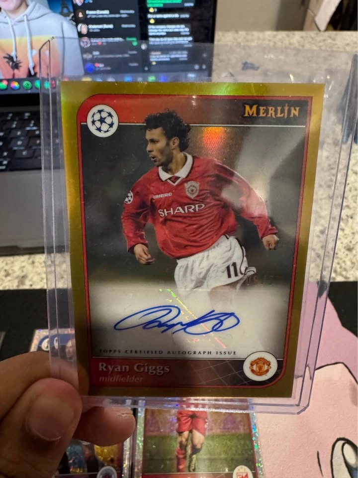 24/25 MERLIN RYAN GIGGS GOLD INSERT AUTO 09/50 - photo 3