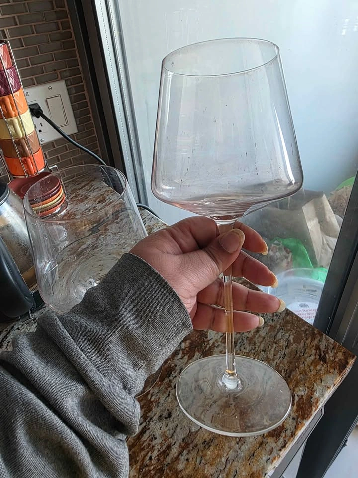 CB2 tall and big wine glasses set of 4 - photo 2