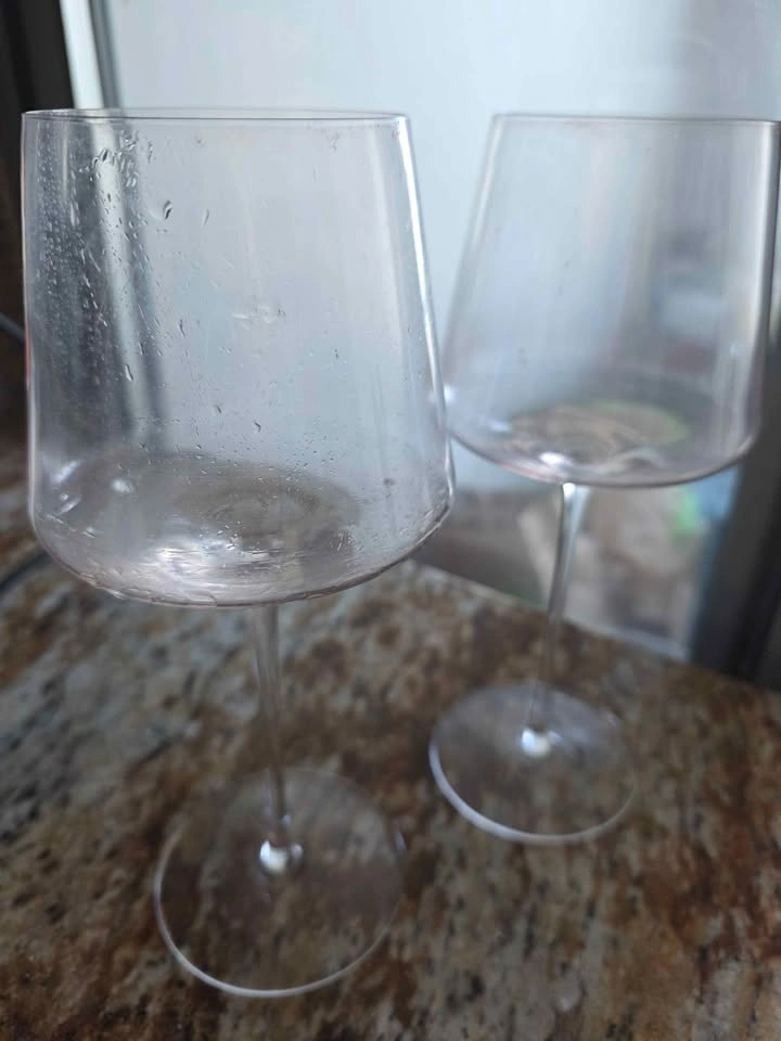 CB2 tall and big wine glasses set of 4 - photo 3