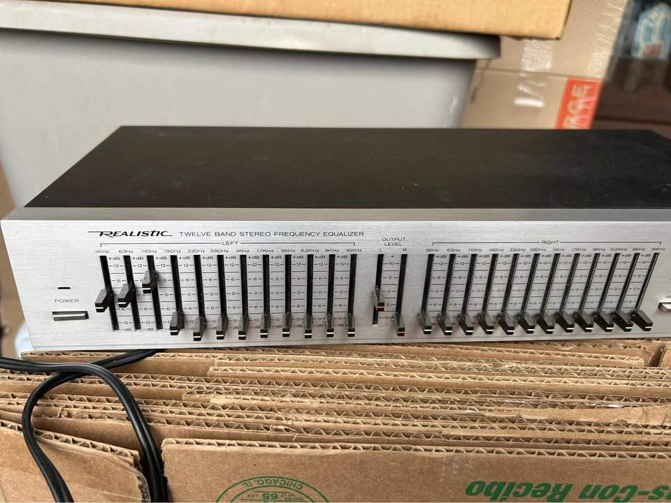 Realistic 12 Band Stereo Frequency Equalizer - photo 3