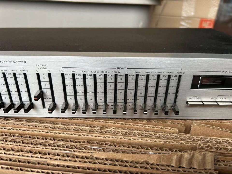 Realistic 12 Band Stereo Frequency Equalizer - photo 4