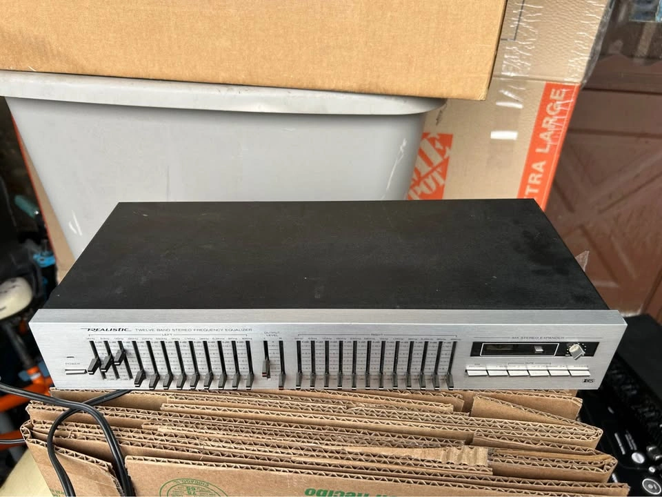 Realistic 12 Band Stereo Frequency Equalizer - photo 5