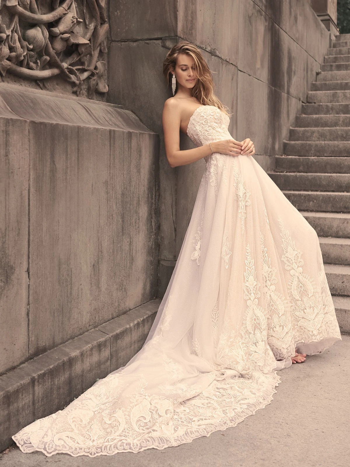 Maggie Sottero Wedding Dress Size 6 - Ivory, Sweetheart neckline - photo 2