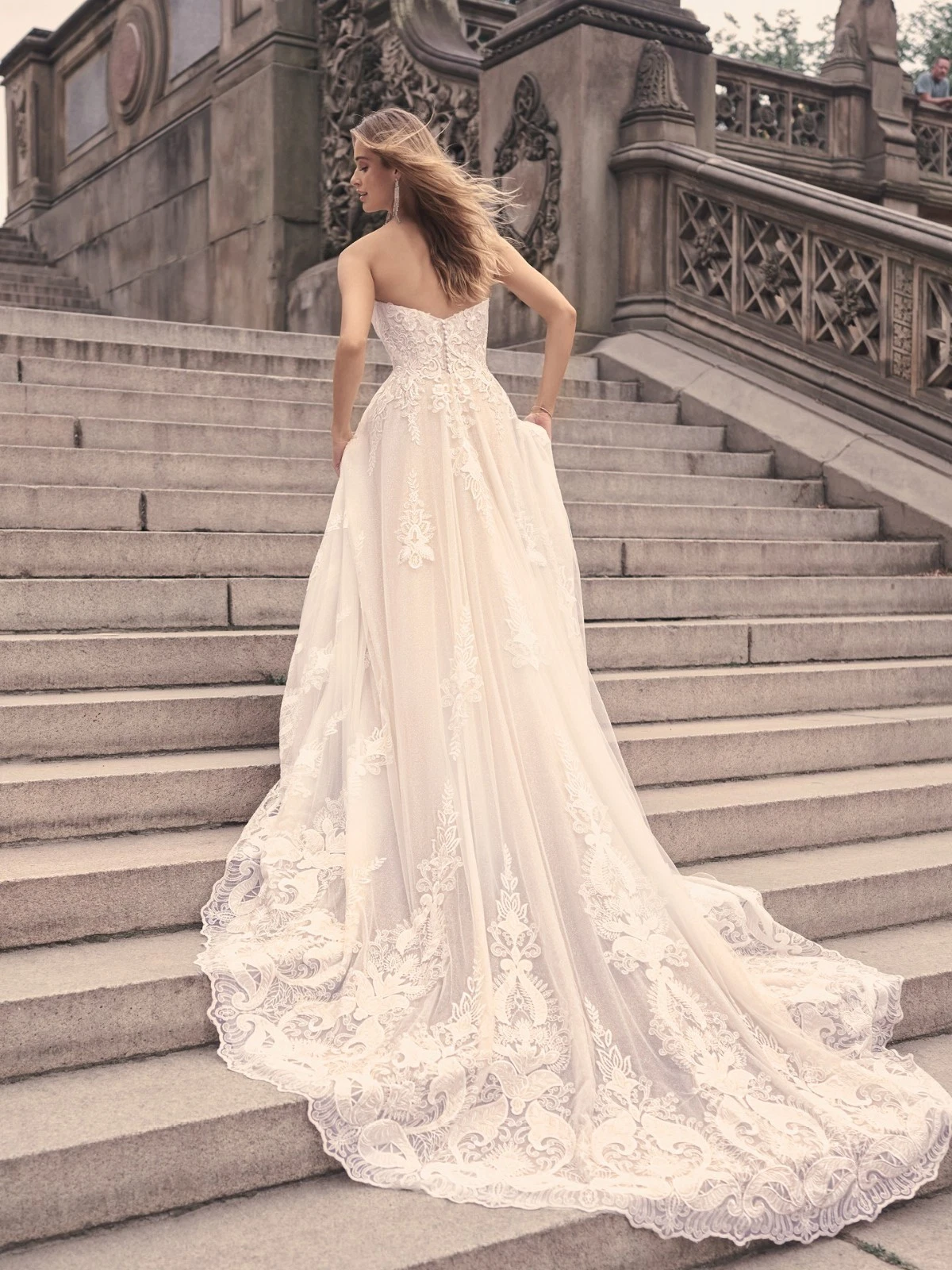 Maggie Sottero Wedding Dress Size 6 - Ivory, Sweetheart neckline - photo 3