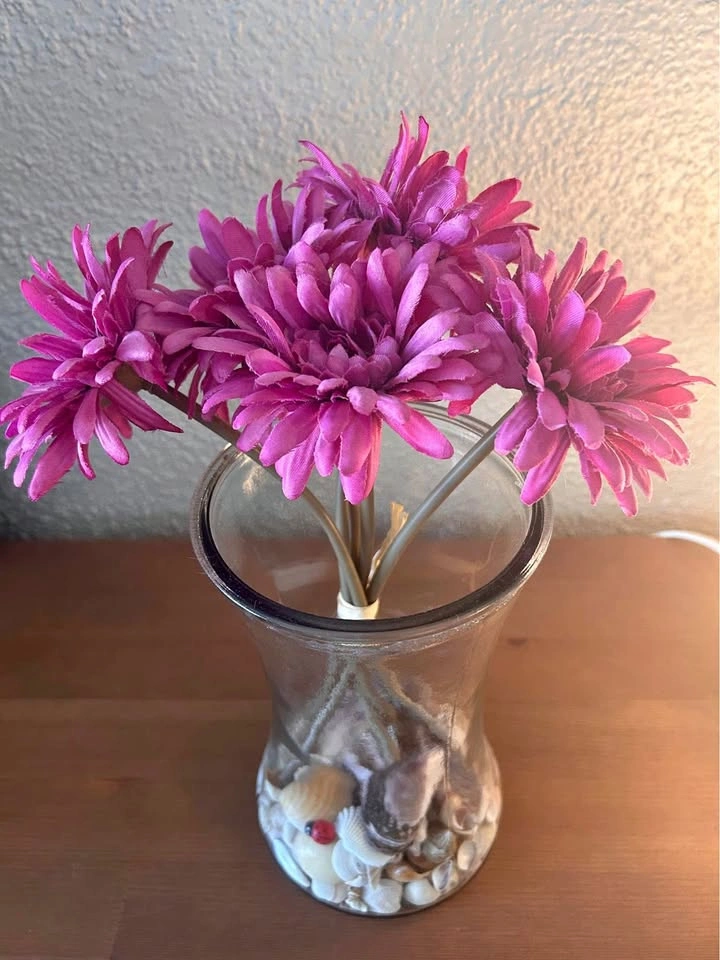 Decorative Glass Vase Arrangement with Flowers & Seashells