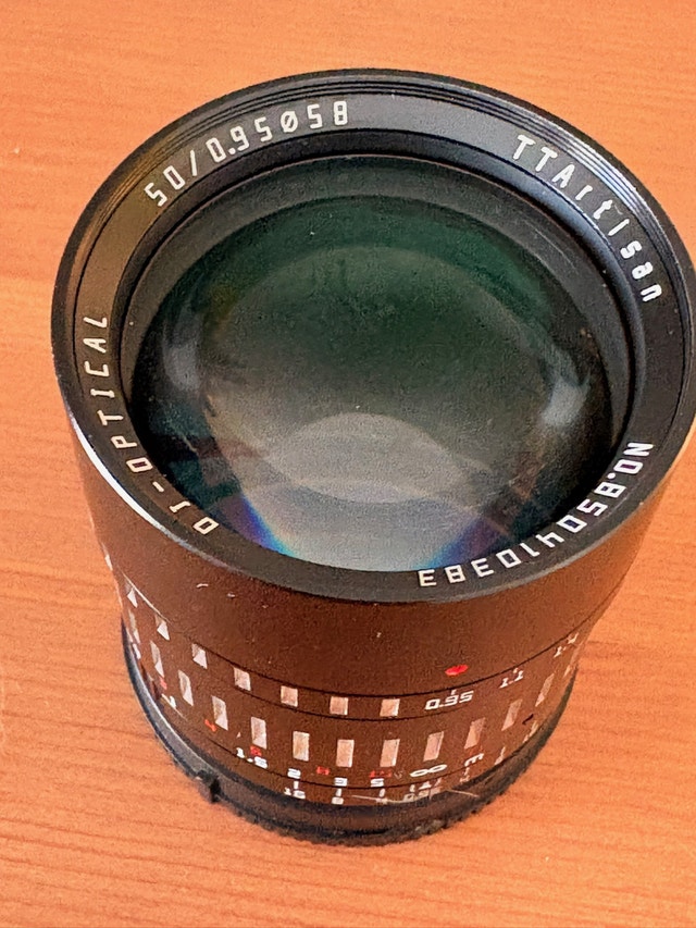 TTArtisan 50mm F0.95 APS-C Manual Lens (Sony E-Mount) - photo 2