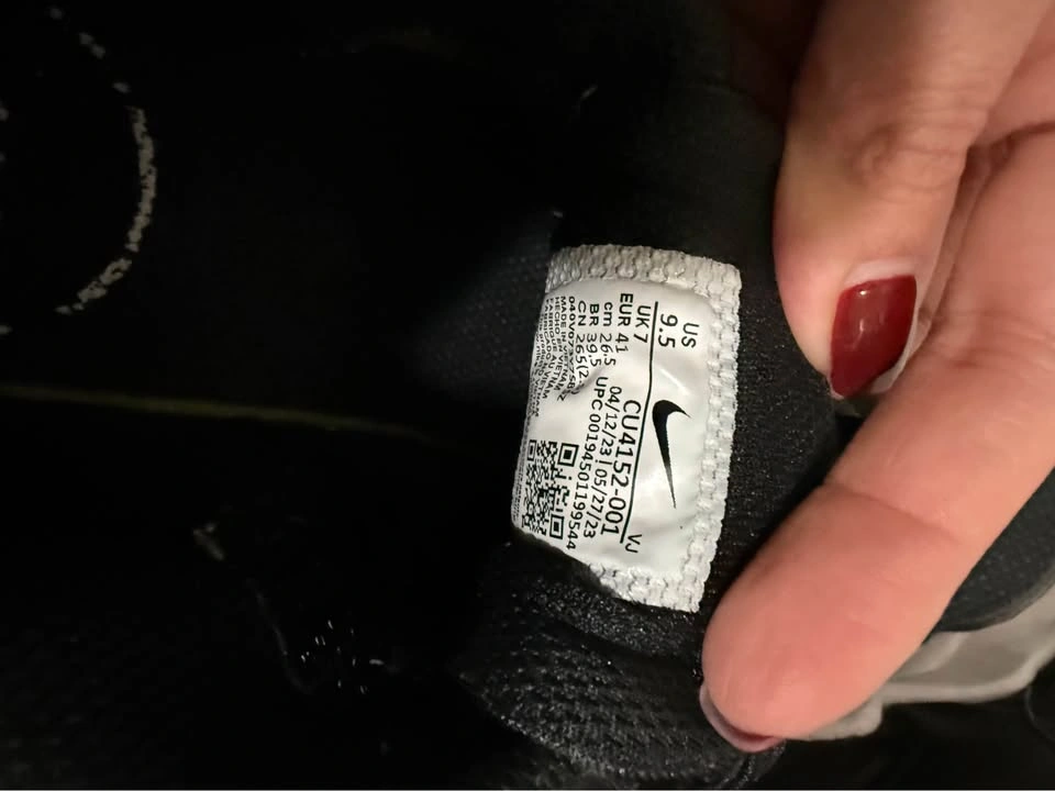 Nike black shoes 9.5 - photo 5