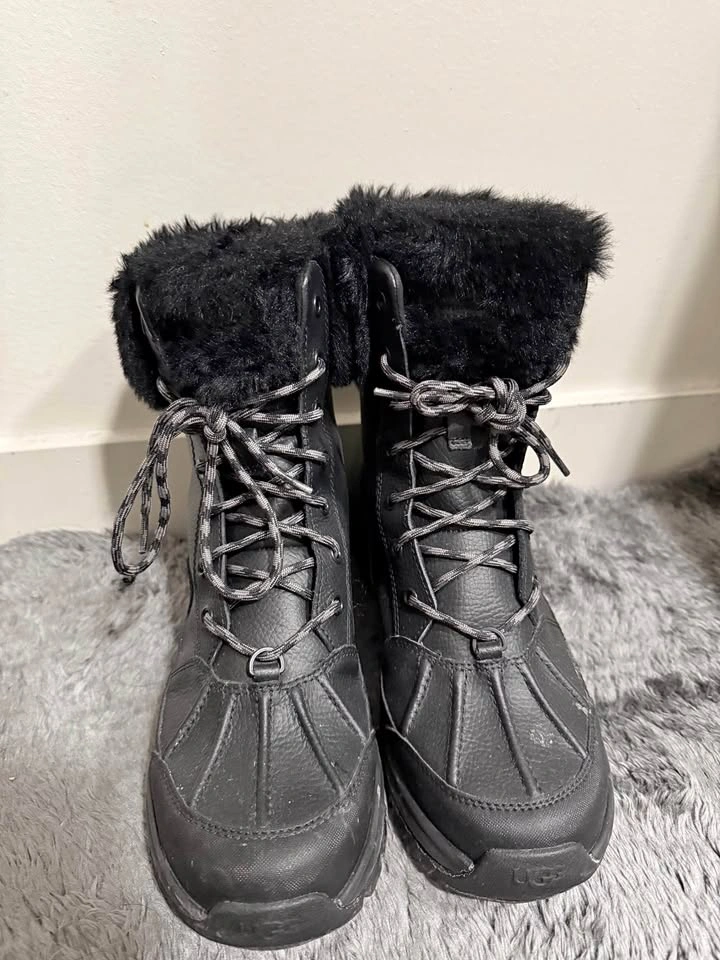 UGG winter boots 9.5