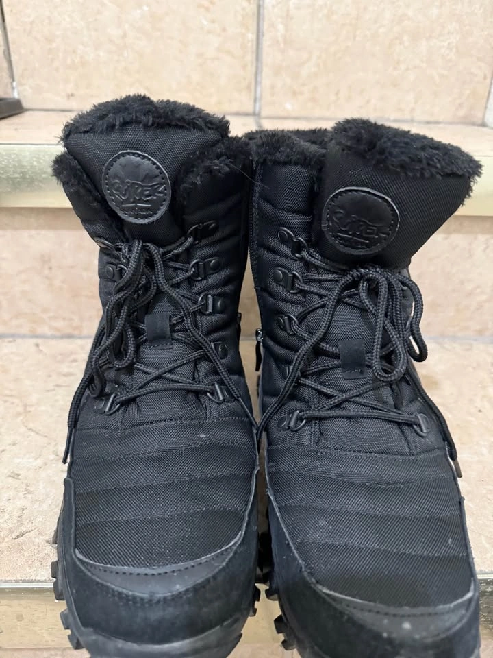 Men’s winter boots size 10