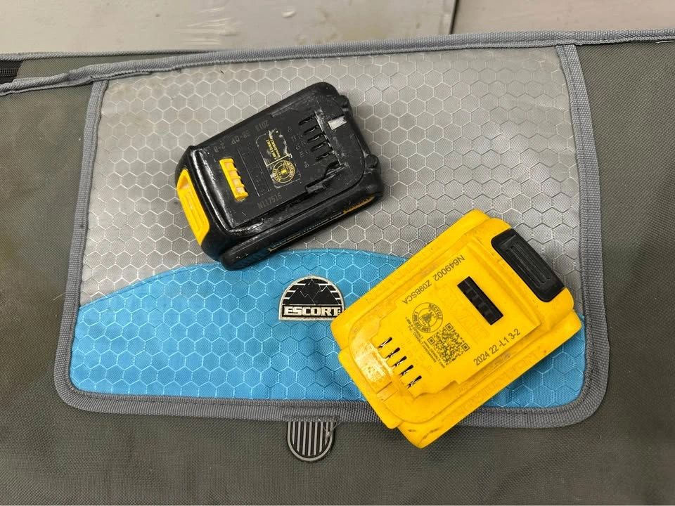 DeWalt Batteries - photo 2
