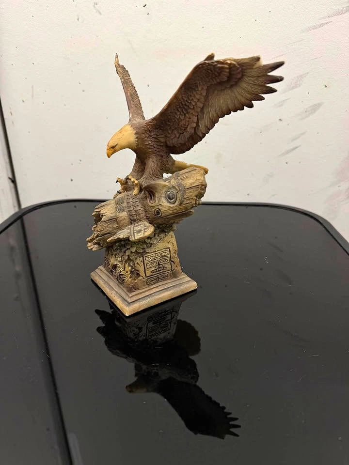 Mill Creek Studios Bald Eagle Statue 2007 Wildlife Figurine