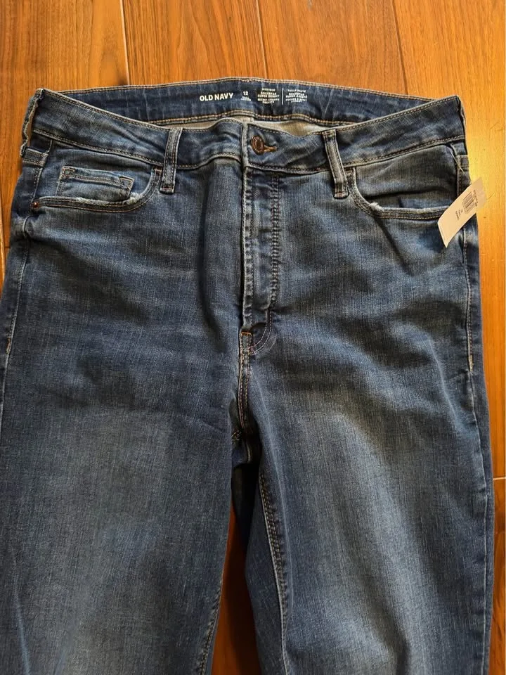 NEW Women’s High-Waisted Rockstar Super-Skinny Jeans image indicator(2)