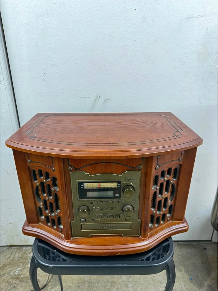 Vintage Style 5-in-1 Record Player with CD Radio