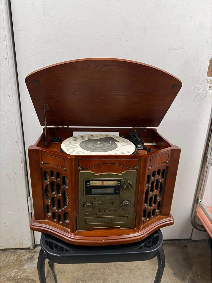 Vintage Style 5-in-1 Record Player with CD Radio - photo 3