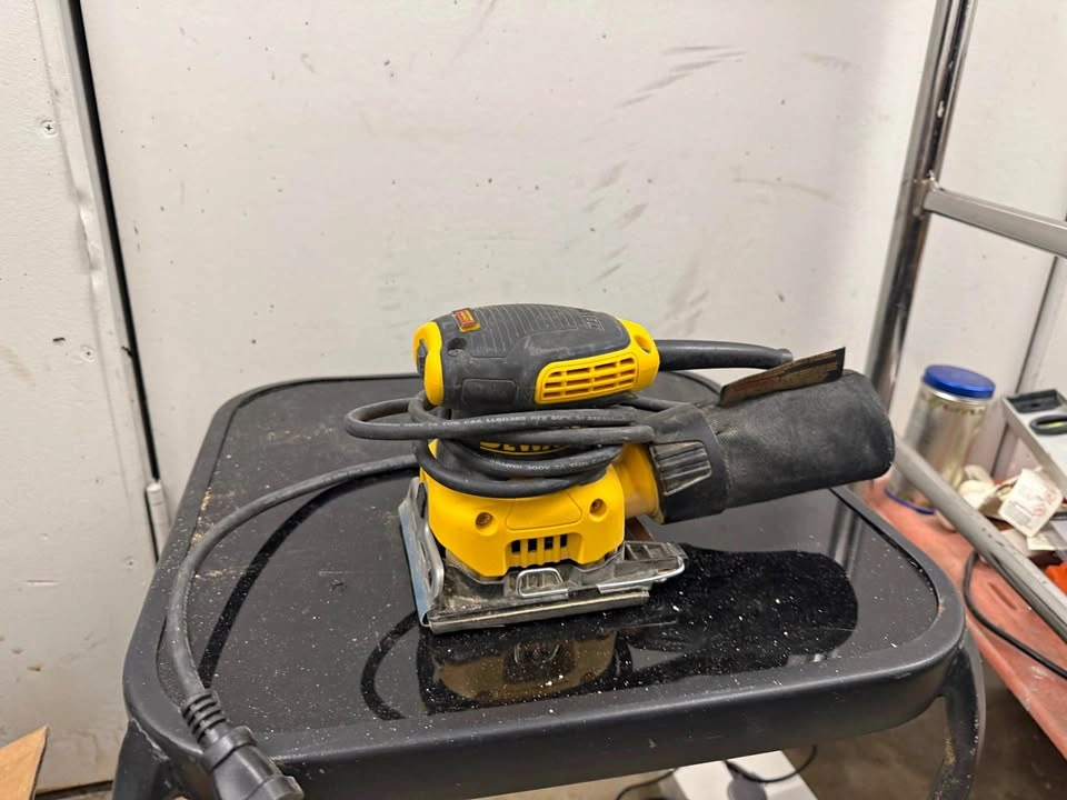 DeWalt Palm Sheet Sander – Electric Finishing Sander