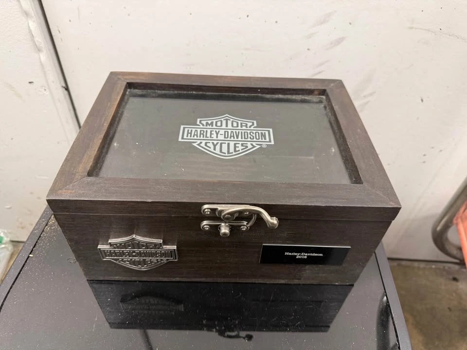 Harley-Davidson 2016 Wooden Collector Display Box - photo 3