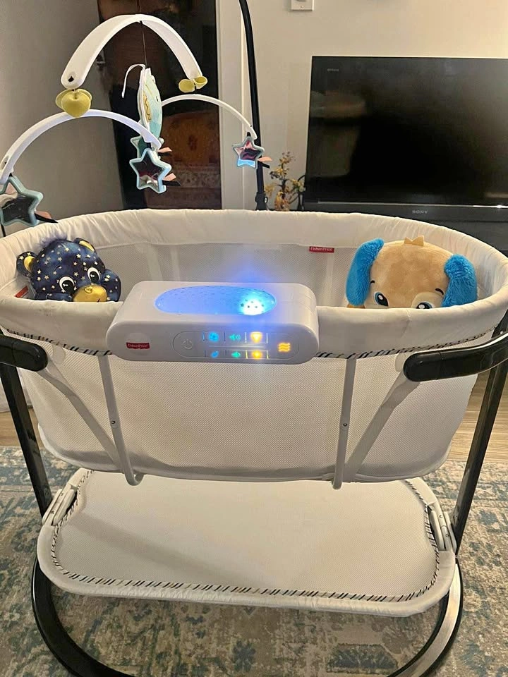 Fisher-Price Baby Bassinet / Crib