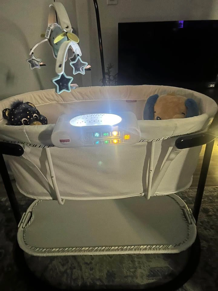Fisher-Price Baby Bassinet / Crib - photo 2
