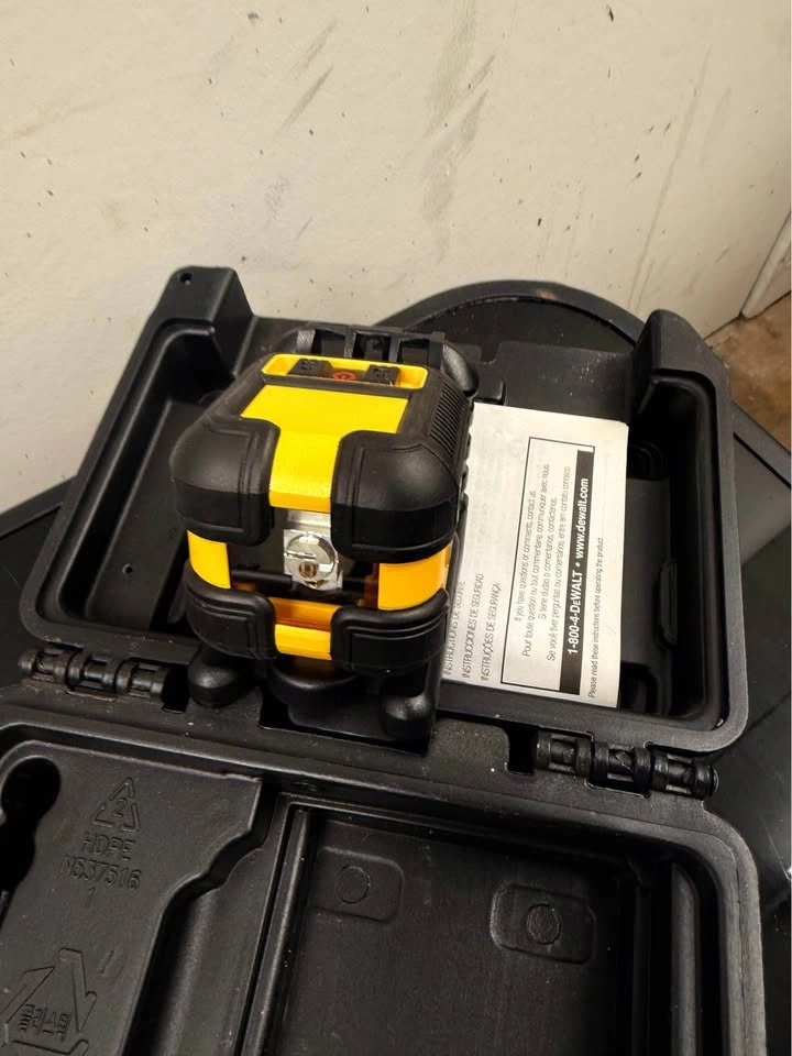 DeWalt Self-Leveling Laser Level with Case - photo 2