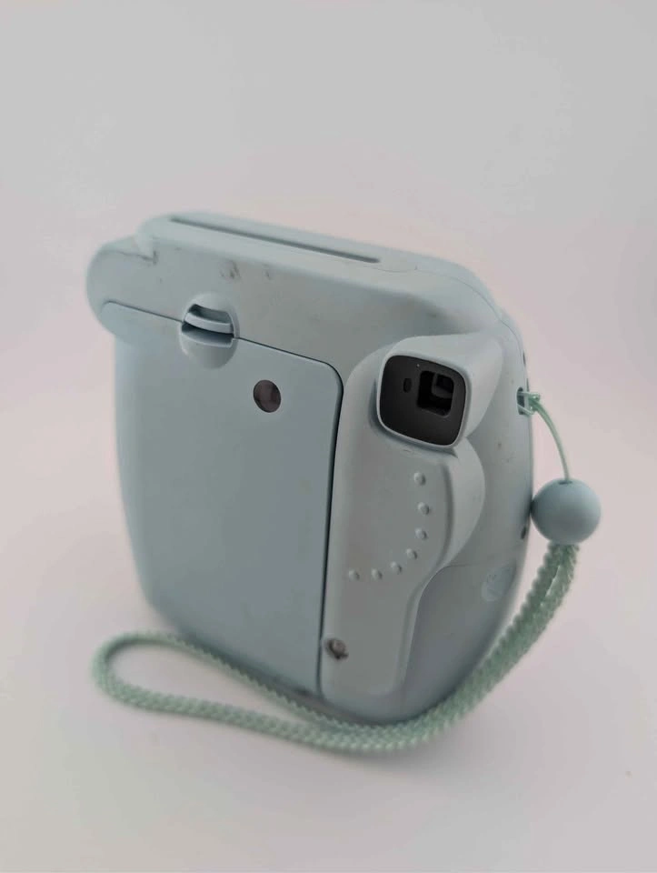 Fuji Insta max 8 Polaroid Camera - photo 2