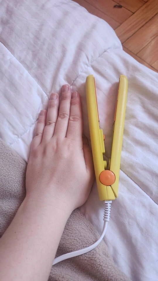Mini Travel Hair Straightener Yellow - photo 2