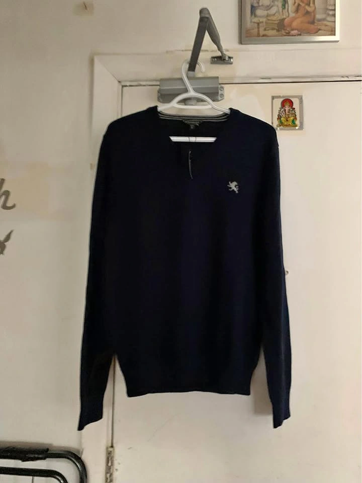 Express Men's V-Neck
