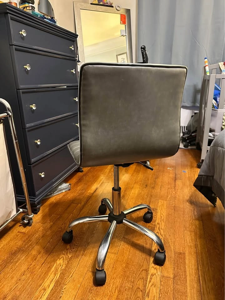 Task Chair - Like New - photo 3