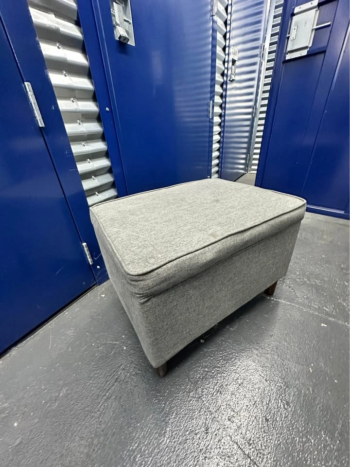 Free Storage Ottoman - photo 2