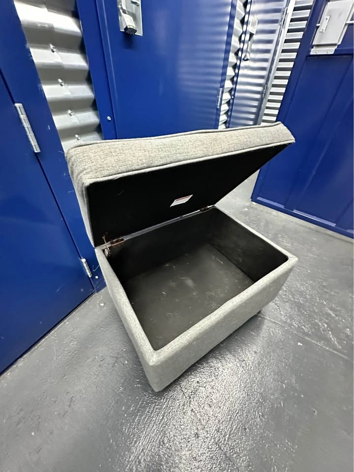 Free Storage Ottoman - photo 3