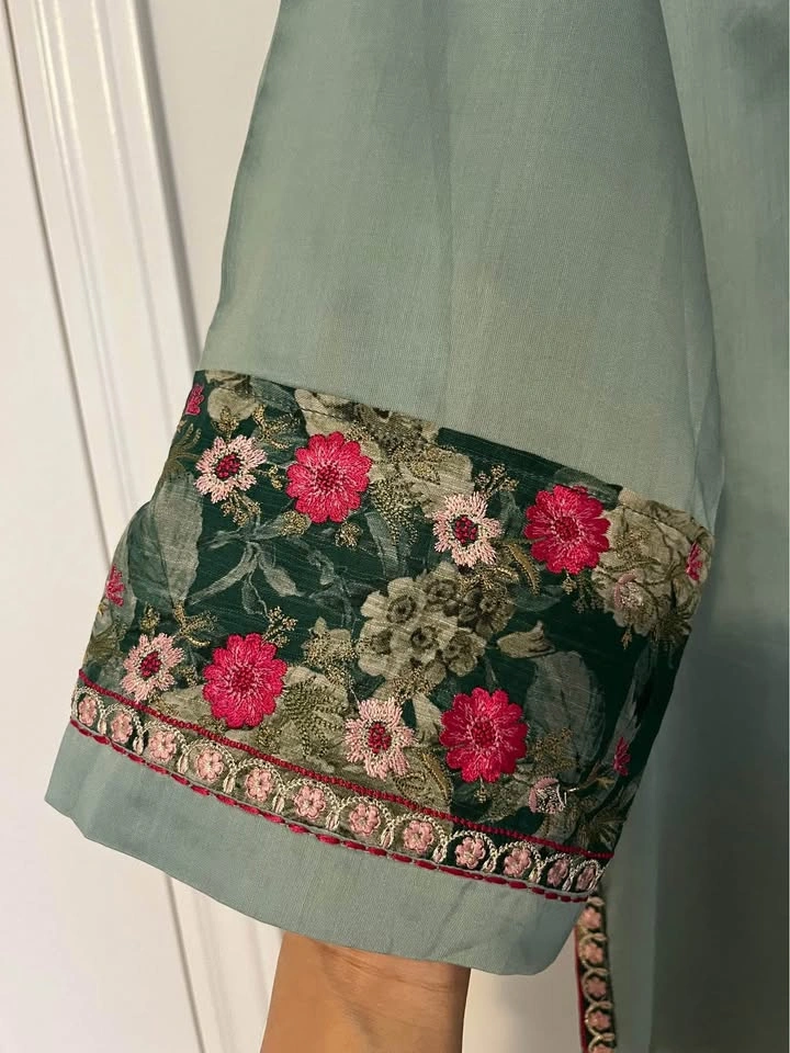 BRAND NEW ETHNIC SUIT (Small Size - Embroidered - 2 Piece) - photo 3