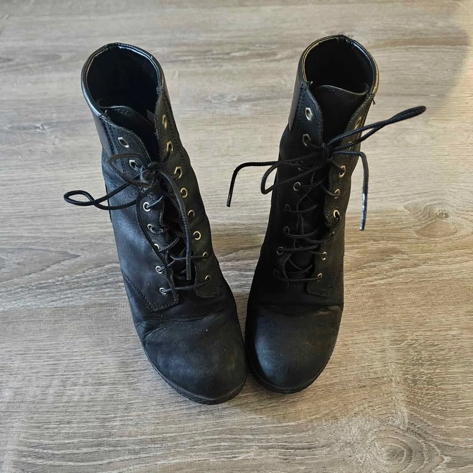 Timberland Black Heeled Ankle Boots Size 8 - photo 2