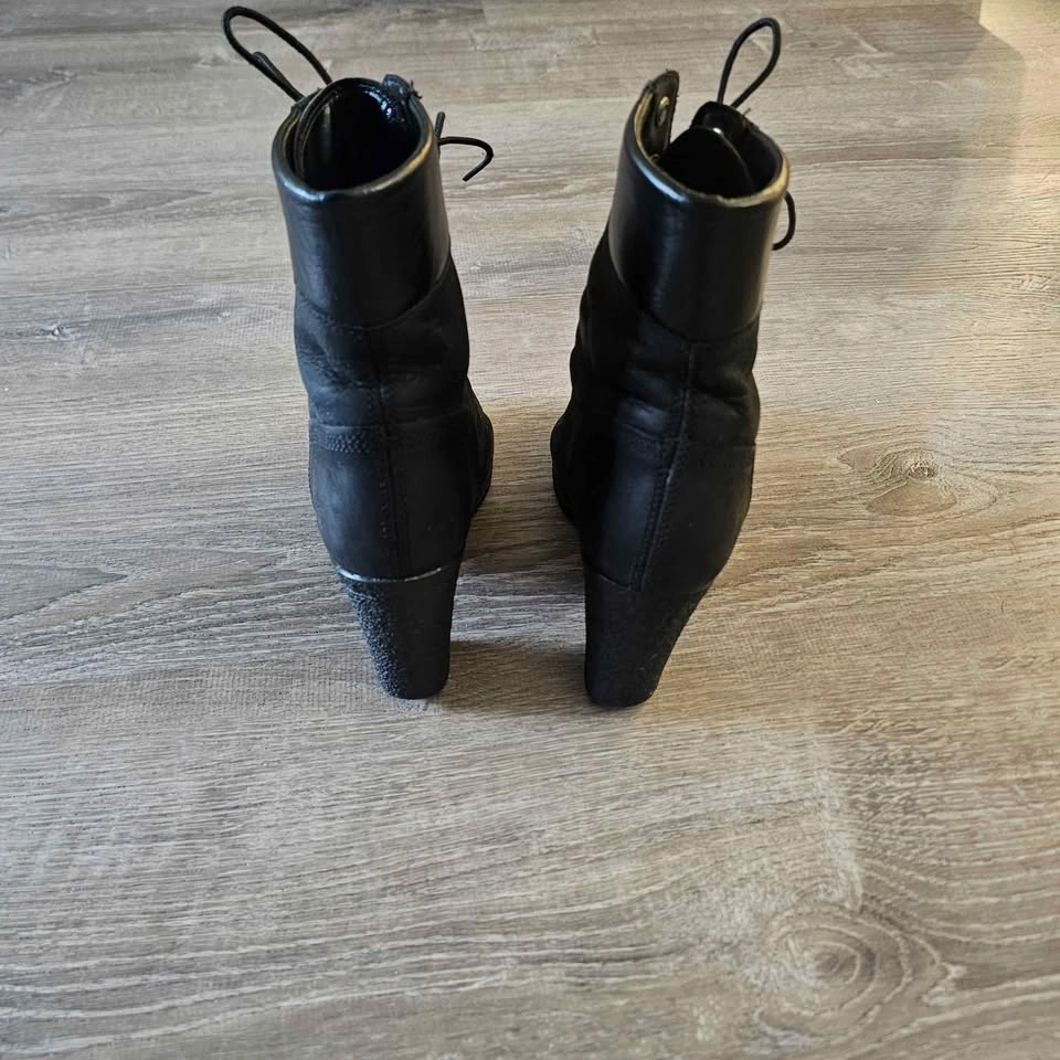 Timberland Black Heeled Ankle Boots Size 8 - photo 3