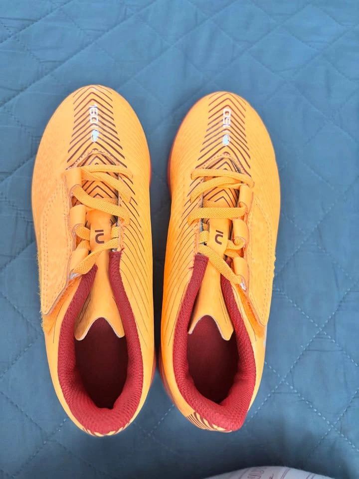 Kipsta cleats size US2 - photo 2