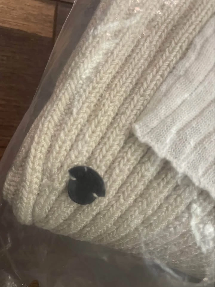 BNWT) Moncler Cardigan - size Small - photo 3