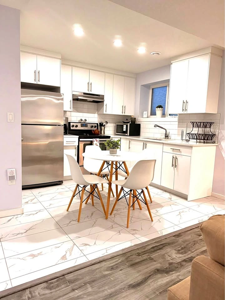Furnished Modern 2 Bedroom Private Suite for Rent (NW Calgary)