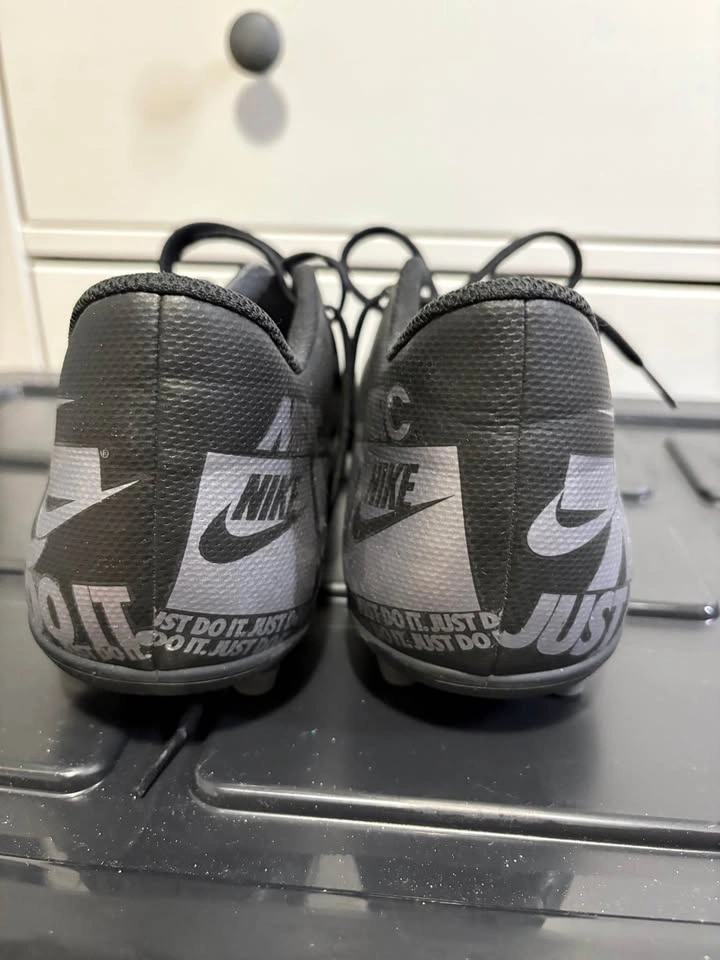 Nike Soccer Cleats - photo 3