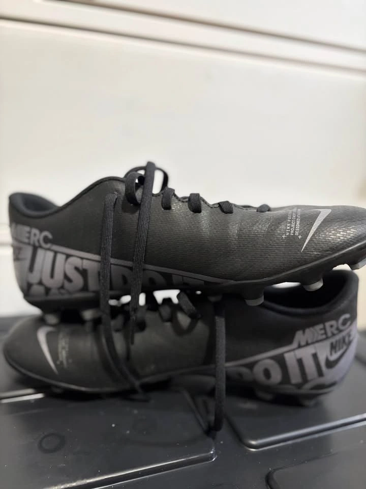 Nike Soccer Cleats - photo 4