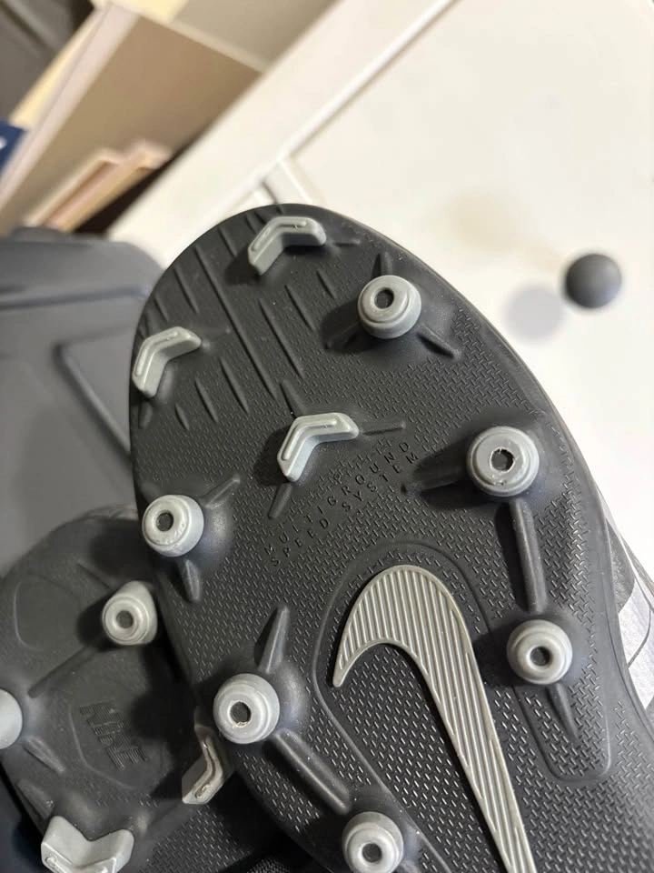Nike Soccer Cleats - photo 5