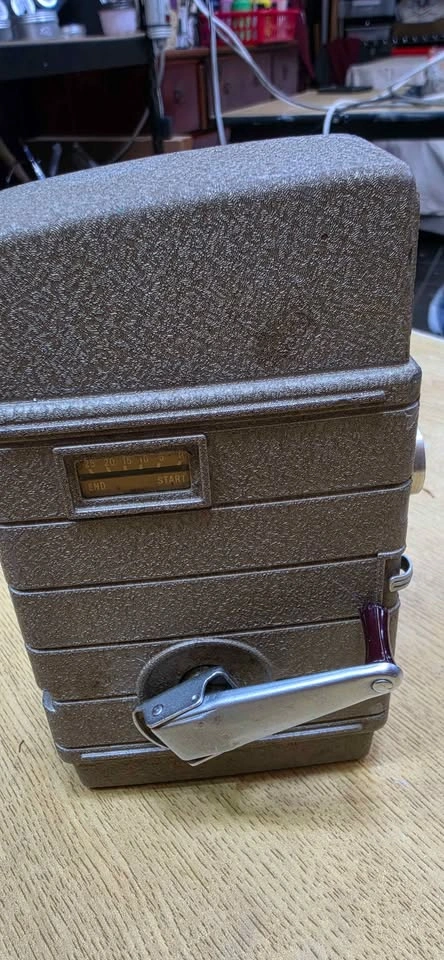 Vintage Bell & Howell Two Twenty 8mm Movie Camera (1950s) - photo 2