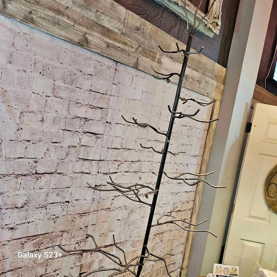 Hand welded metal tree multi branch